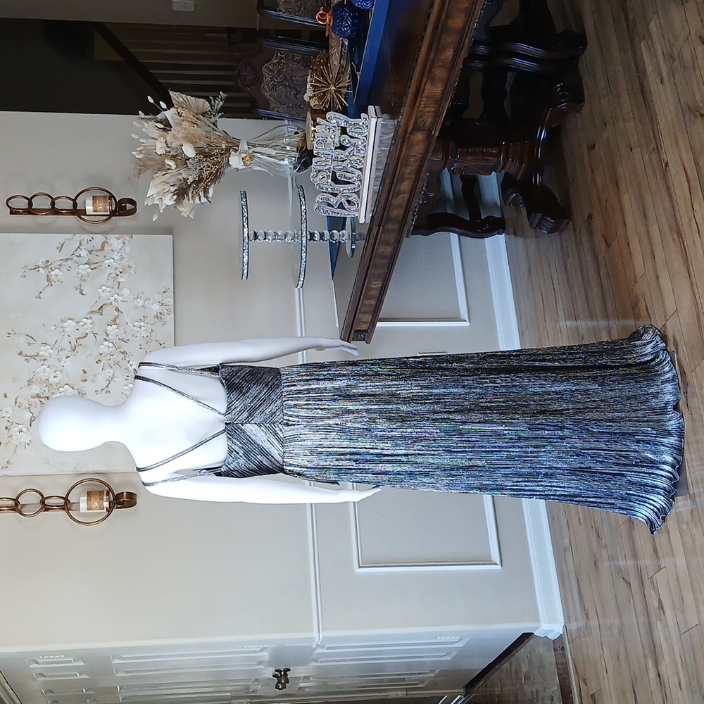 New Women's Black And Silver V-Neck Floor-Length Dress By NW Nightway. Size 12 - Picture 9 of 17